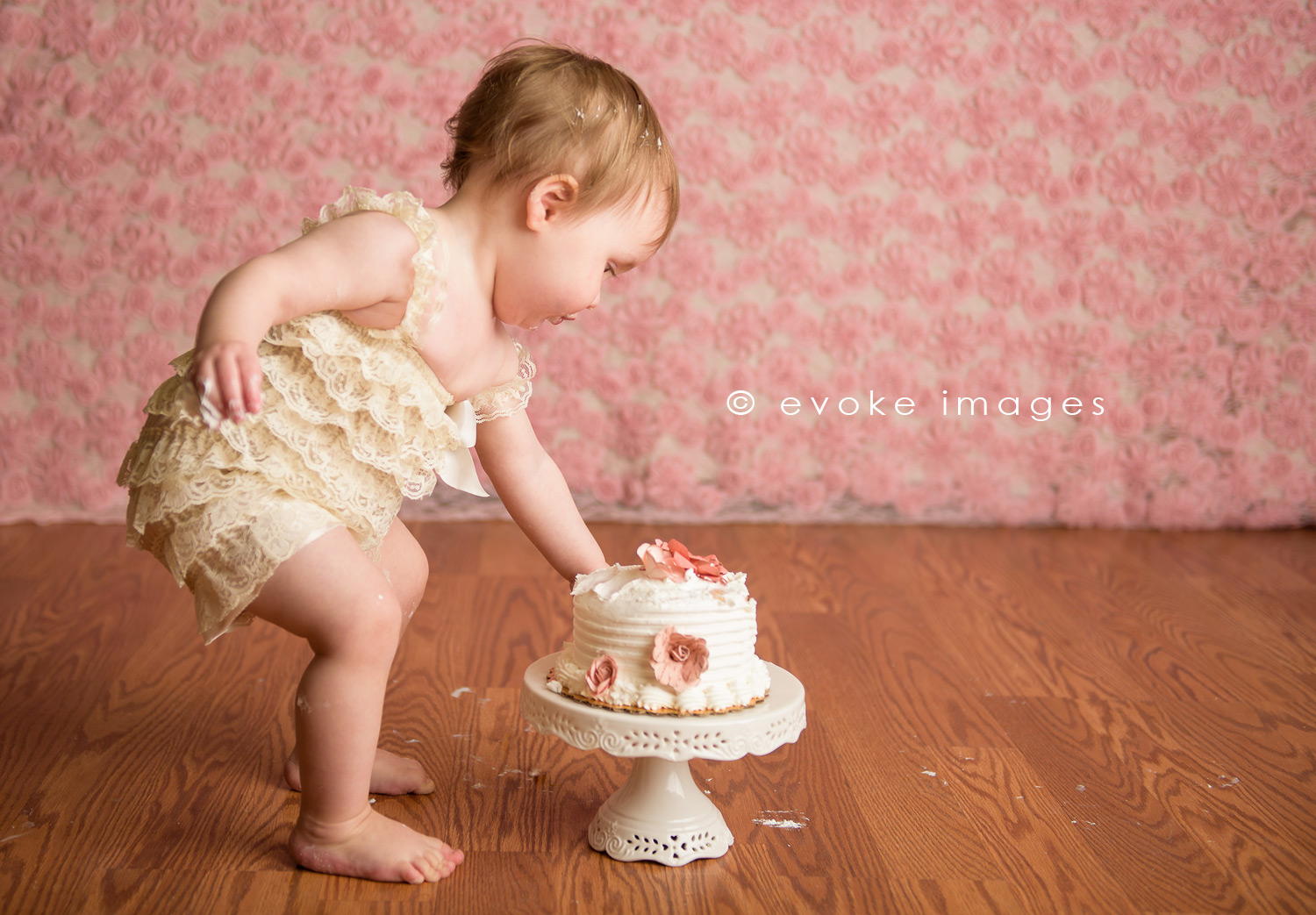 anchorage Alaska studio photography cake smash little girl pink